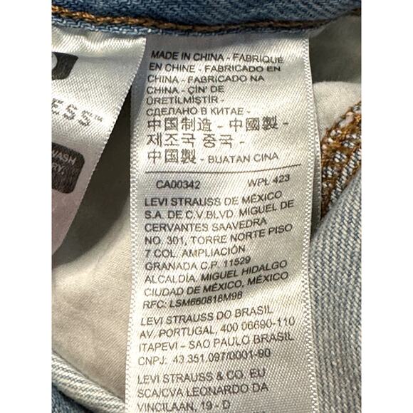 Levi's Light Wash Blue Iconic Denim Long Sleeve Wide Ankle Leg Jumpsuit Sz L NWT - Picture 8 of 9